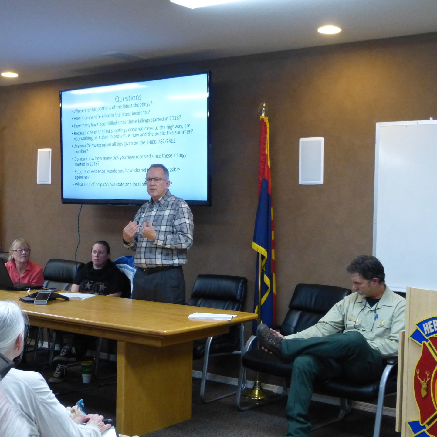 Navajo Co Dist. IV Supervisor Daryl Seymore speaks with the crowd